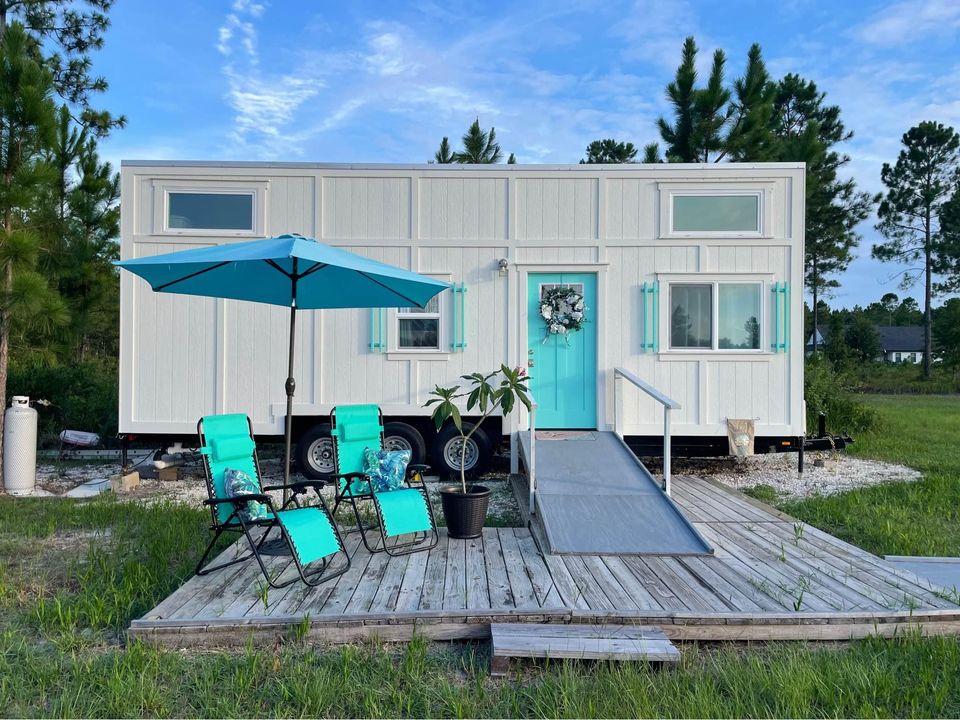BEAUTIFUL and charming Tiny Home with a Bathtub!! - 1 bed, 1 bath, 240 sqft in Jacksonville, Florida