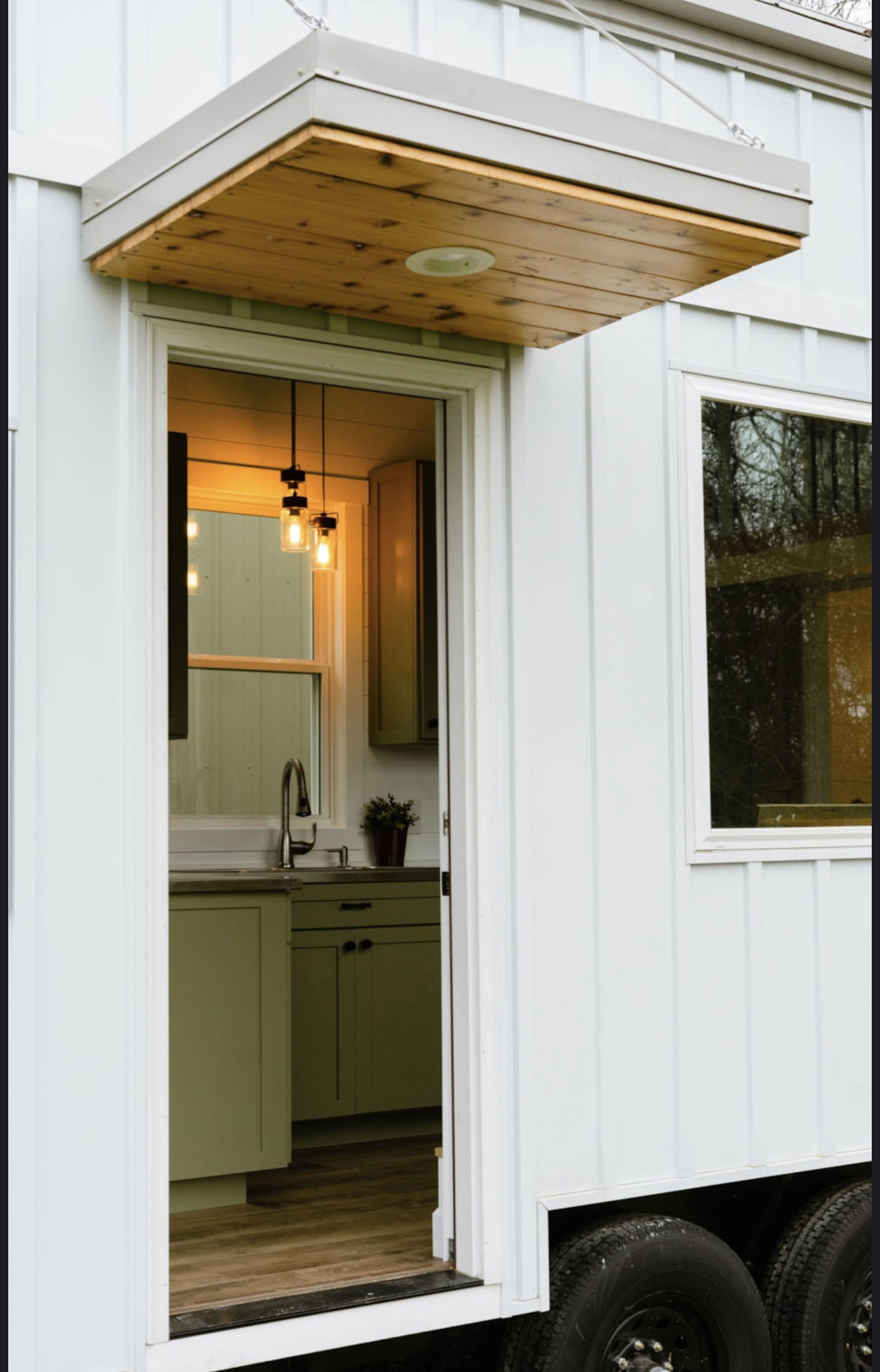 28 ft Tiny House on Wheels  - 2 bed, 1 bath, 344 sqft in Quebec, Quebec