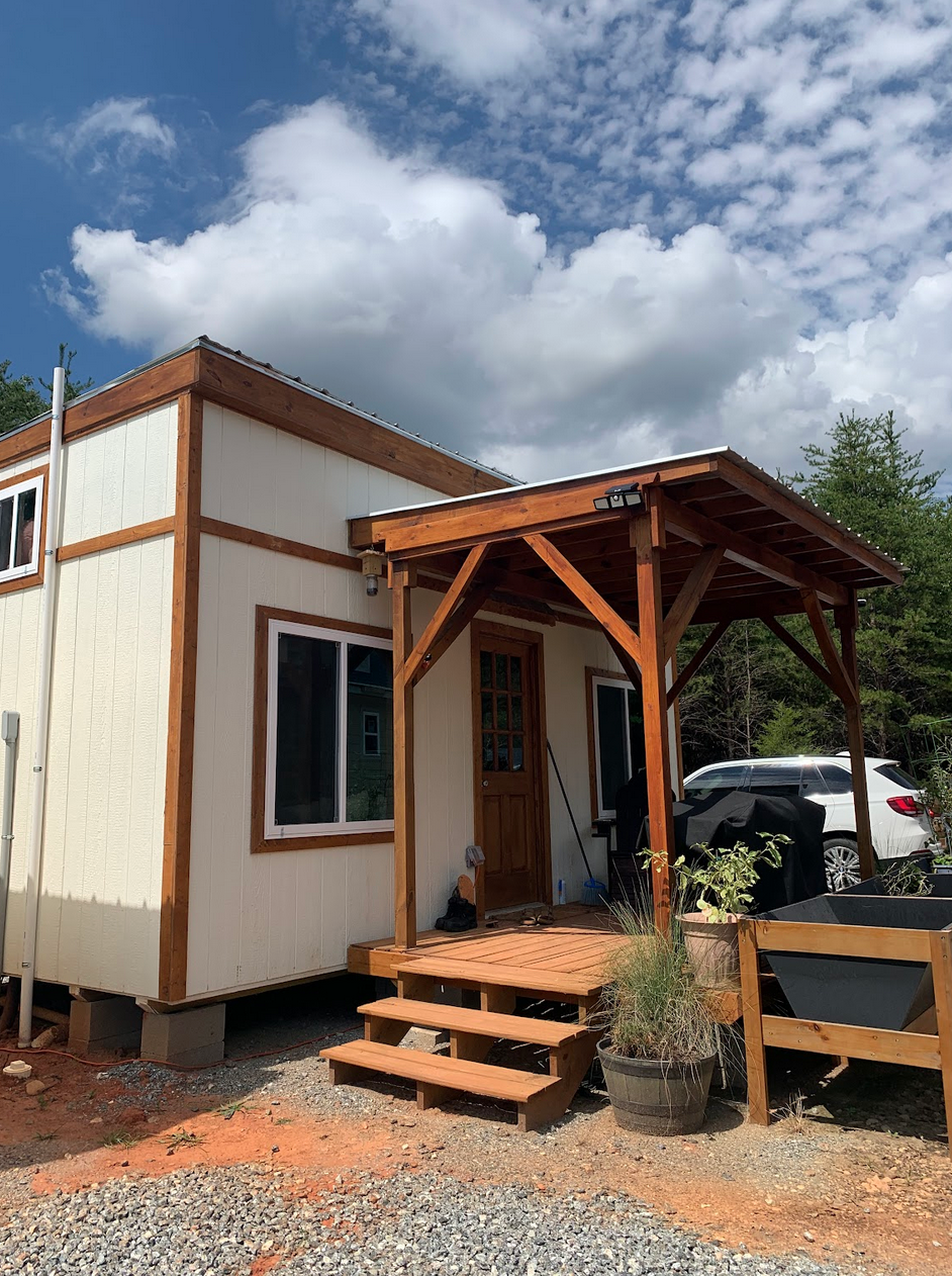 Custom Built 12’ x 20’ Tiny House/She Shed on skids - 2 bed, 1 bath, 240 sqft in Burnsville, North Carolina