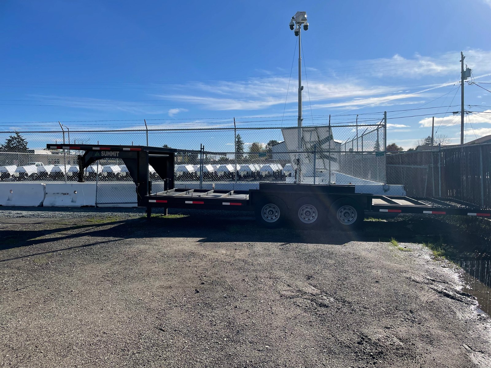 26' Gooseneck Trailer with 7' Upper Deck - 2 bed, 1 bath, 286 sqft in Santa Cruz, California
