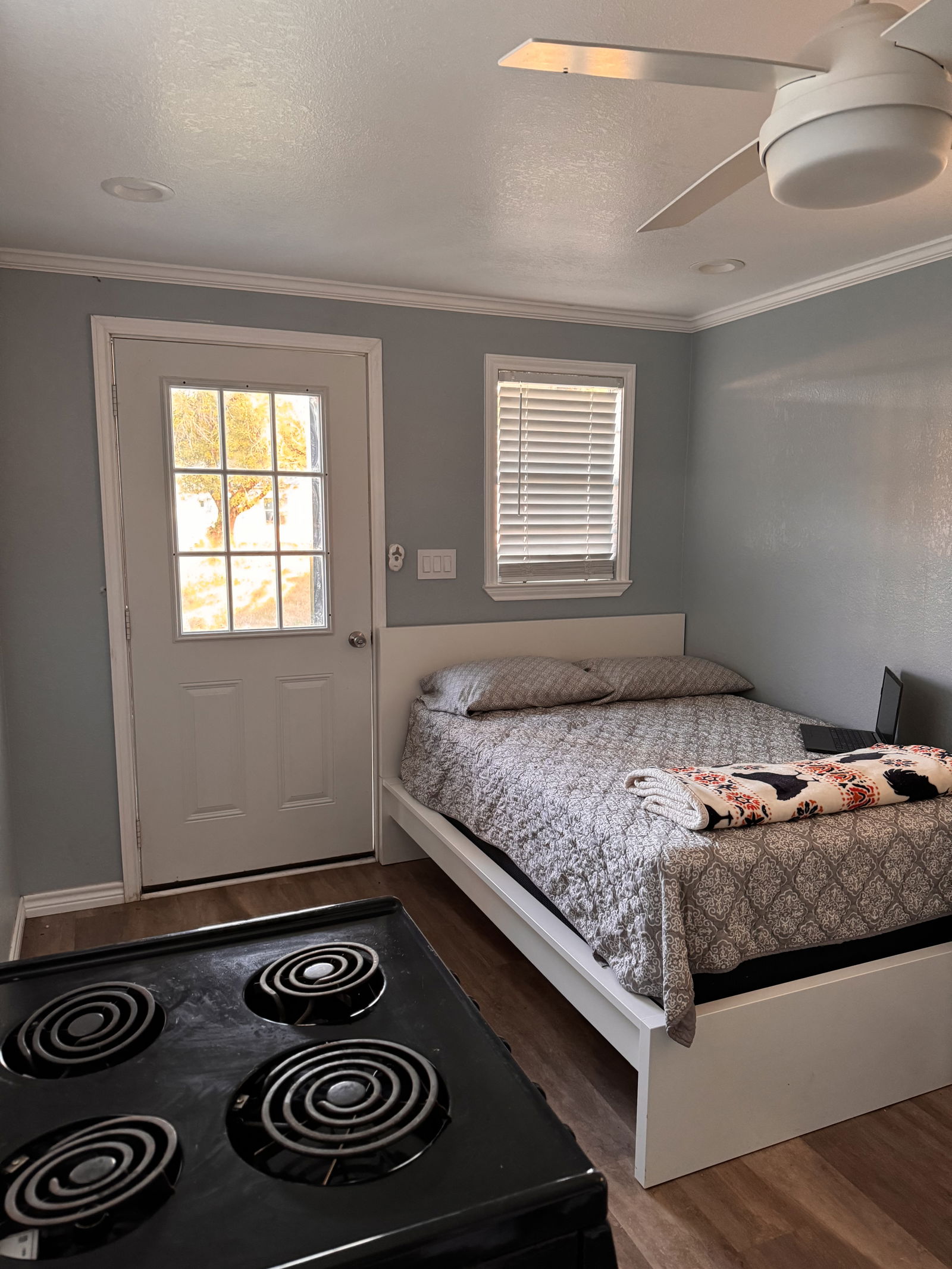 Tiny Home/Cabin - 0 bed, 1 bath, 200 sqft in Pearsall, Texas