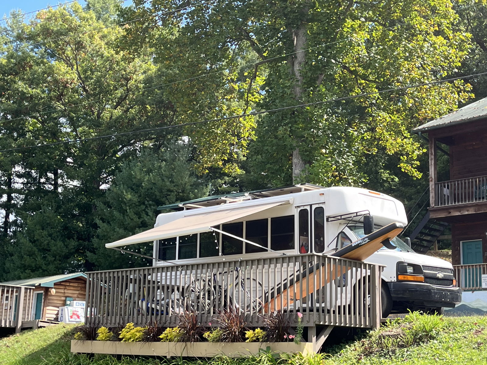 HIGH Vibes Skoolie for Nomading or Airbnb income - your choice!