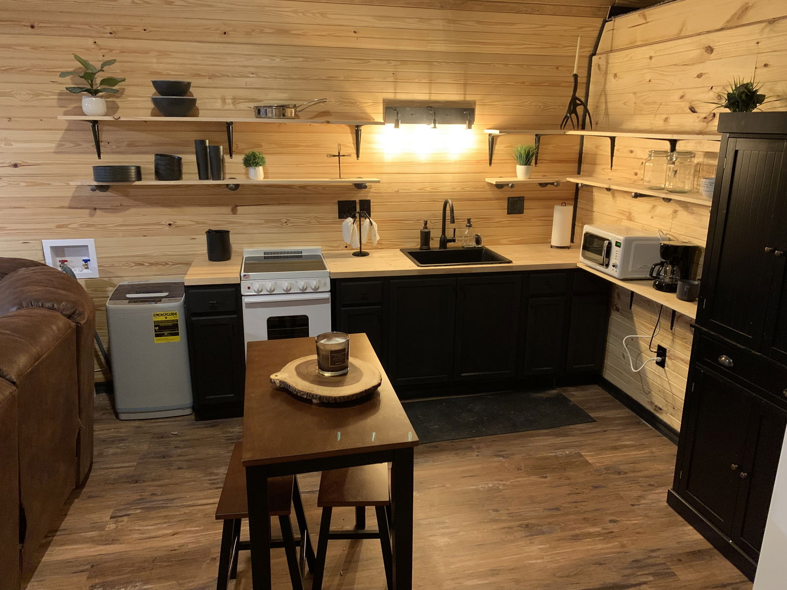 Tiny Cabin - Image 3