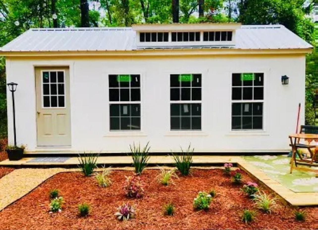 1.1 Acre with move in ready tiny house!  - 1 bed, 1 bath, 240 sqft in Live oak, Florida