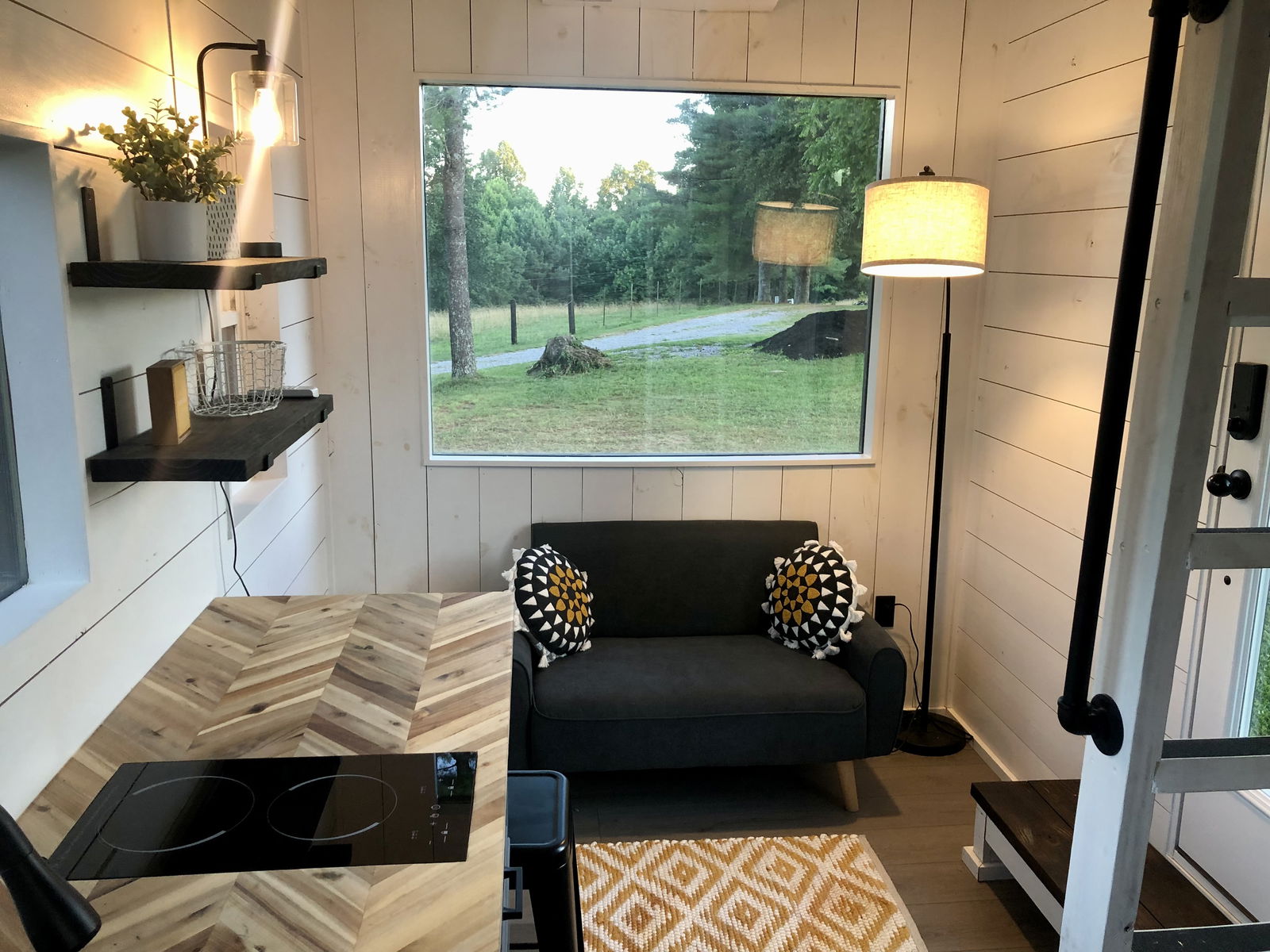 🏡 Dream Tiny House on Wheels for Sale! Motivated Seller. Fully Furnished 