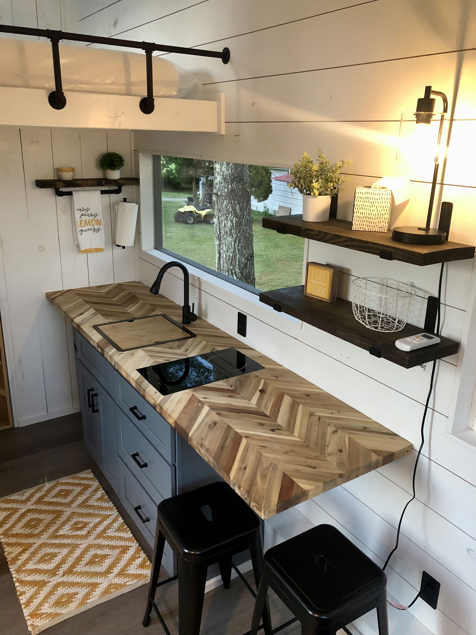 🏡 Dream Tiny House on Wheels for Sale! Motivated Seller. Fully Furnished  - 1 bed, 1 bath, 128 sqft in Monterey , Tennessee