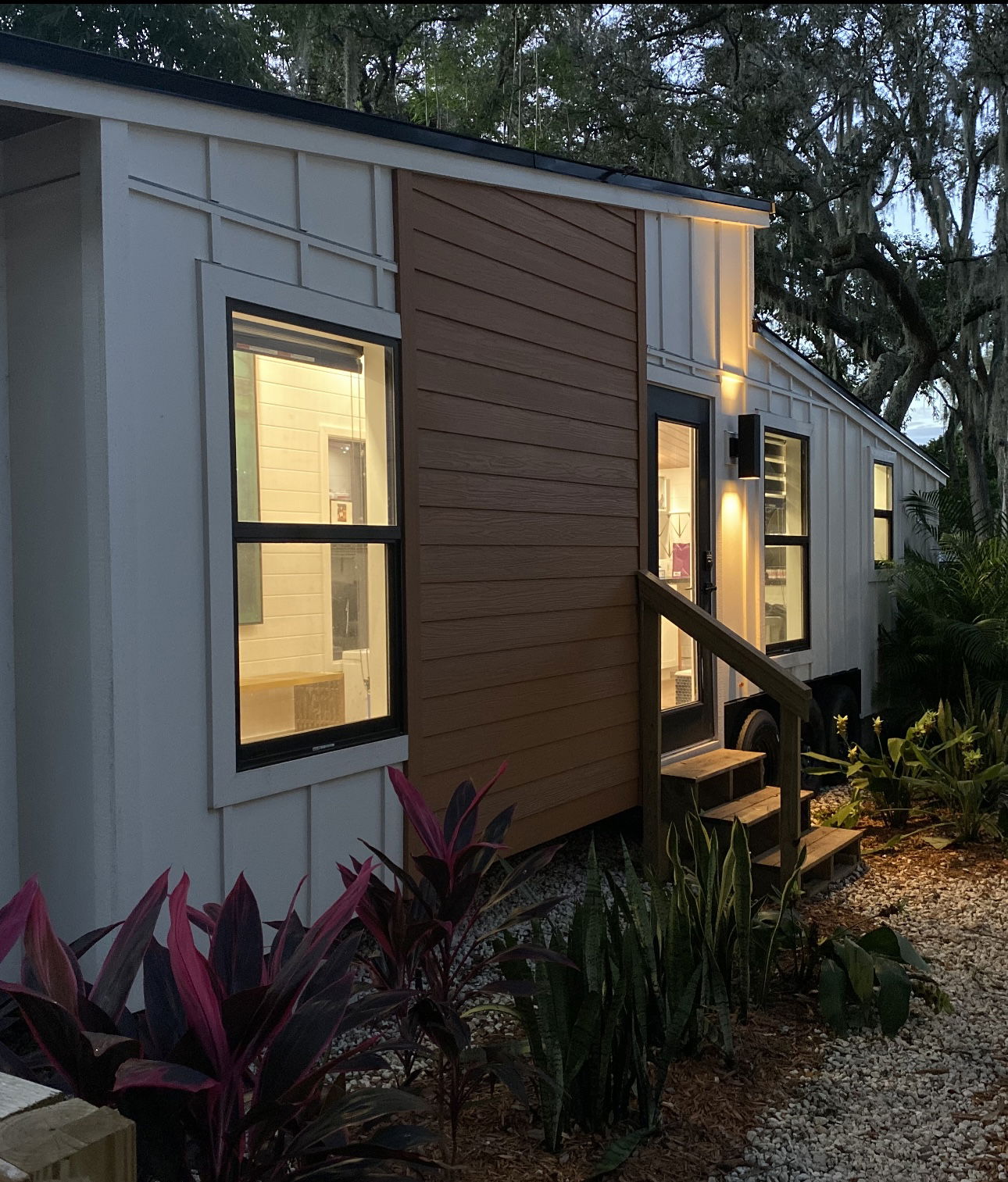Tiny House Salon/Mobile Small Business Space/Backyard Office - 1 bed, 1 bath, 270 sqft in Brandon, Florida
