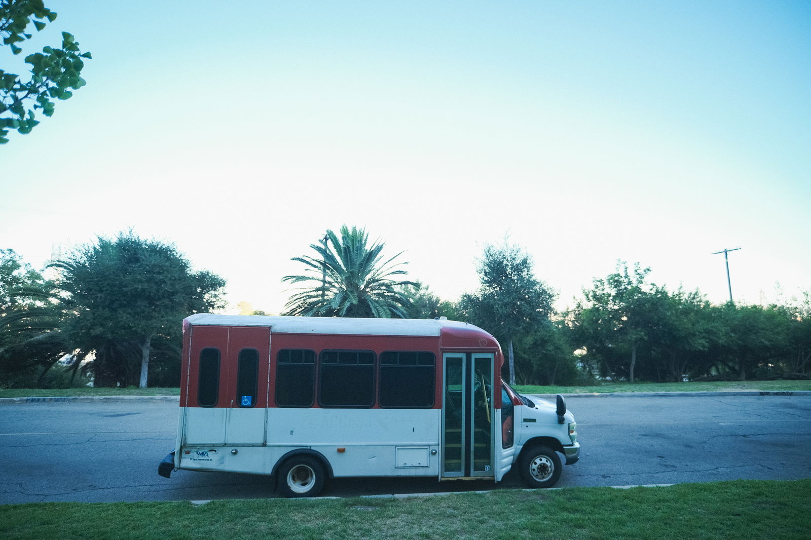 2008 Ford E-450 V10 Converted Shuttle Bus - Image 5