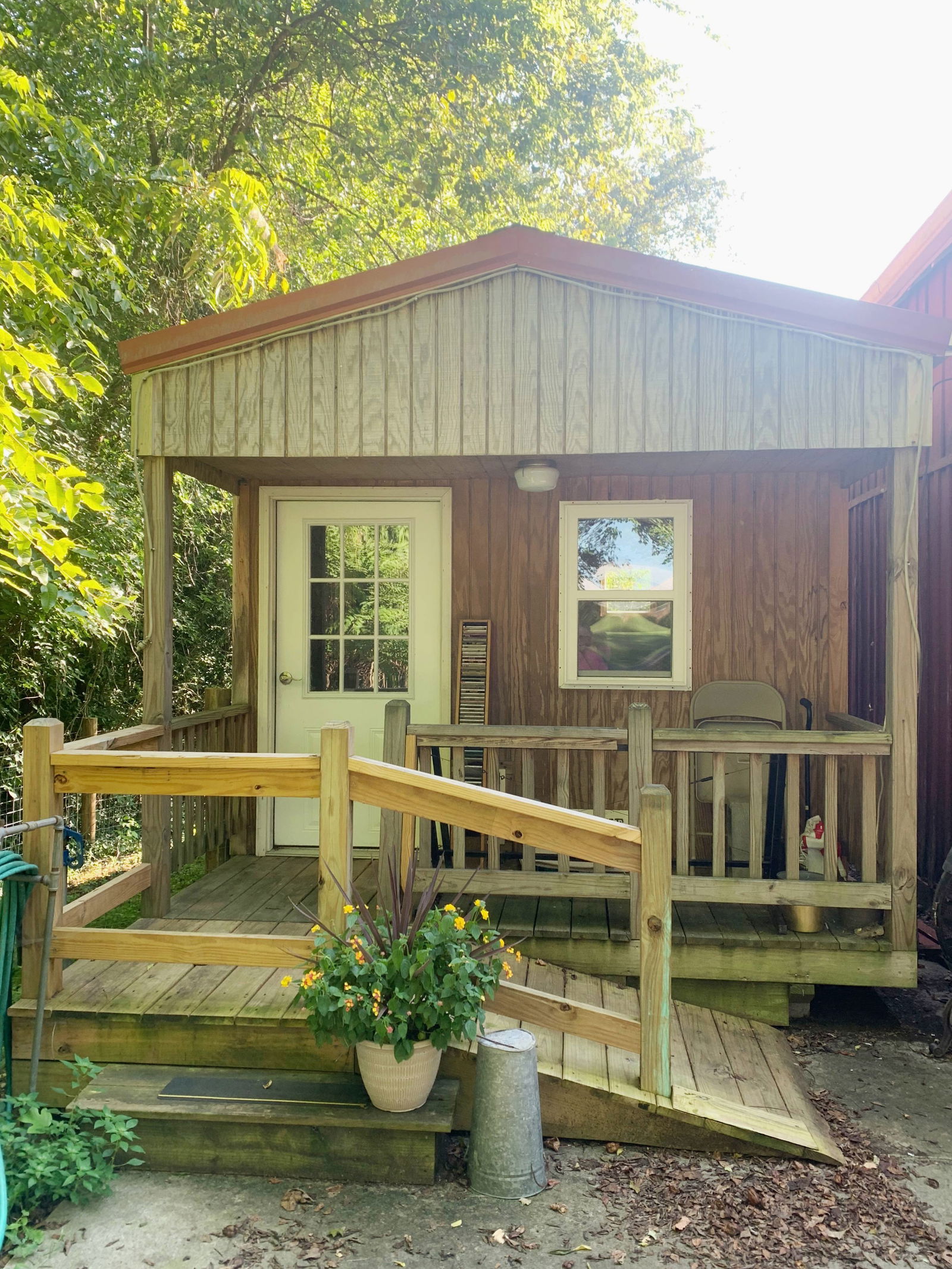 Move-In Ready  - Full of Charm Tiny Home! - 1 bed, 1 bath, 200 sqft in Englewood, Tennessee