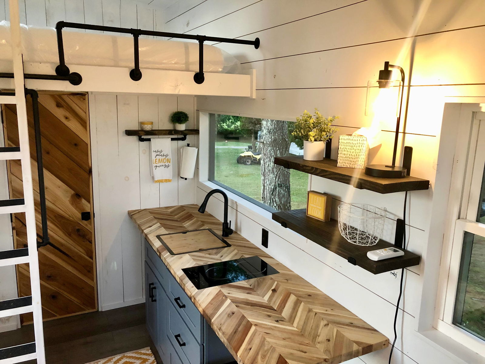 Move-In Ready Tiny Home on Wheels!  - 1 bed, 1 bath, 128 sqft in Nashville, Tennessee